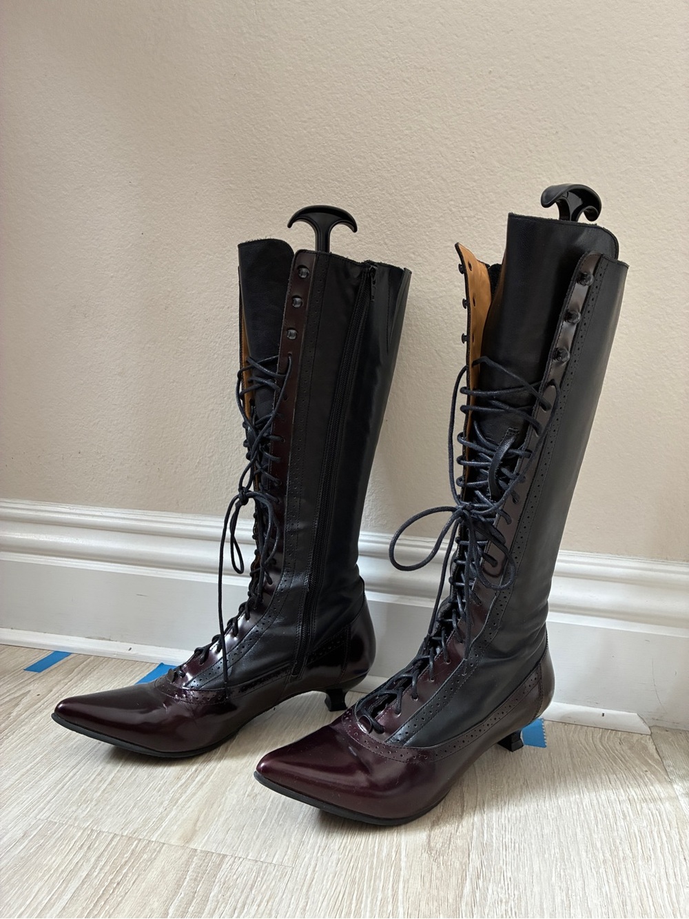FLUEVOG- Half Truth Sherry, Black and purple Leather Lace-Up tall boots, size 9 - Picture 2 of 16